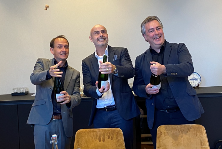 Closing-Eelloo-1